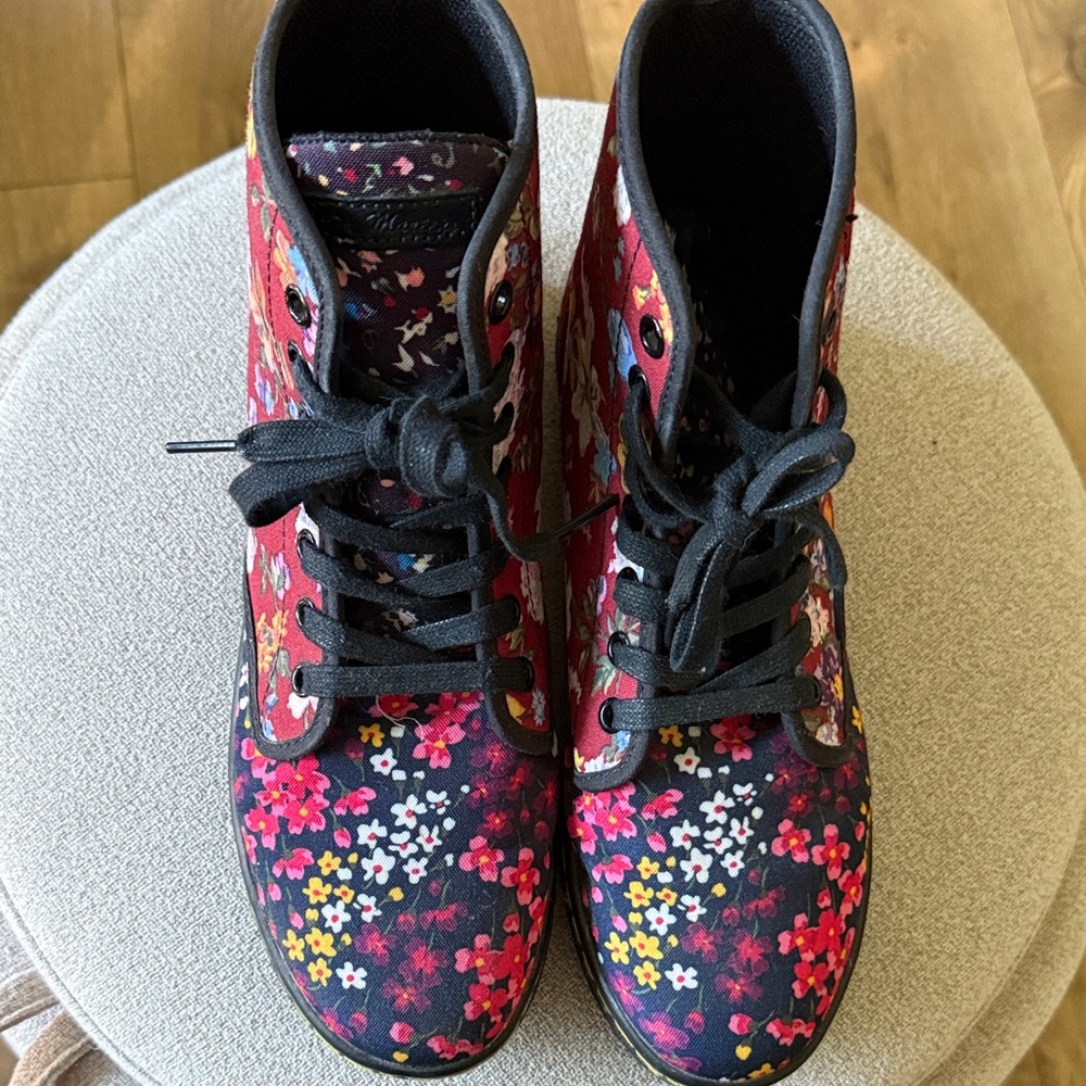 Dr. Martens Floral Lace-Up Boots - Picture 5 of 6